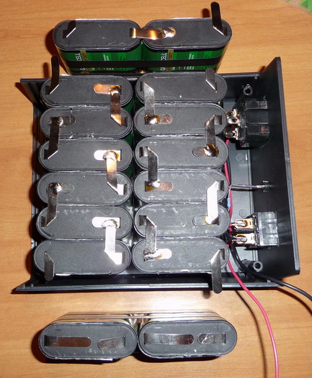 zdroj oteven zapojen bateri